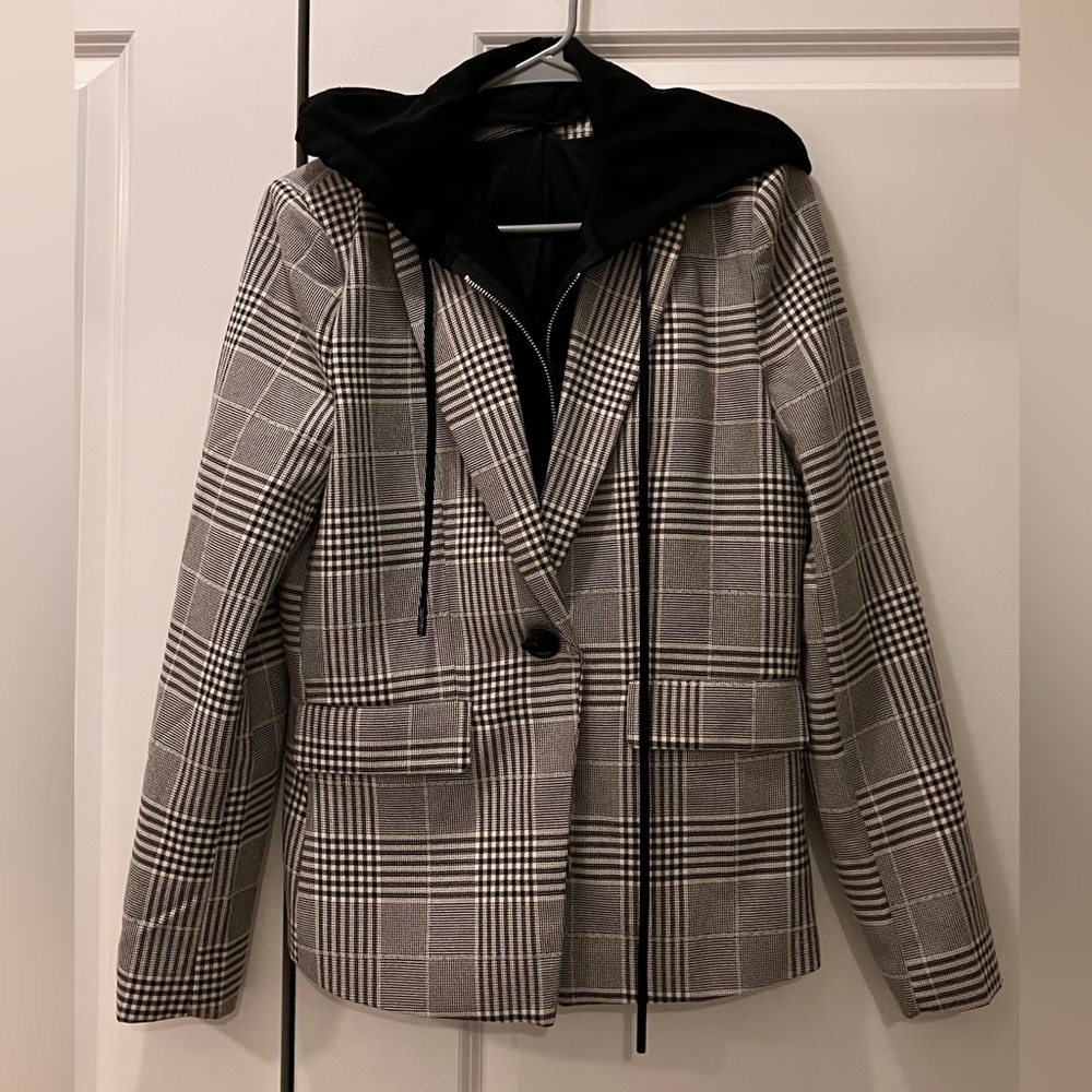 Evereve Park Avenue Blazer with zip-out hood
